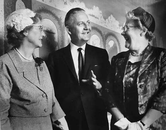 Producer-director Robert Wise recalls Franklin College days with two former professors, Mrs. Harry Hougham, left, and Pauline White, during a reception for Wise in Indianapolis in 1963.