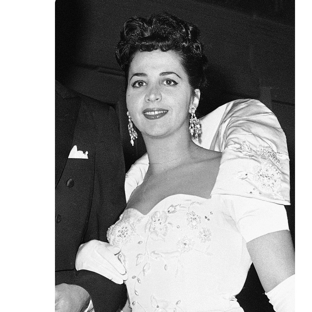 This Oct. 26, 1959 file photo shows American mezzo-soprano Rosalind Elias arriving at the Metropolitan Opera House in New York to attend a performance of Verdi's "Il Trovatore."